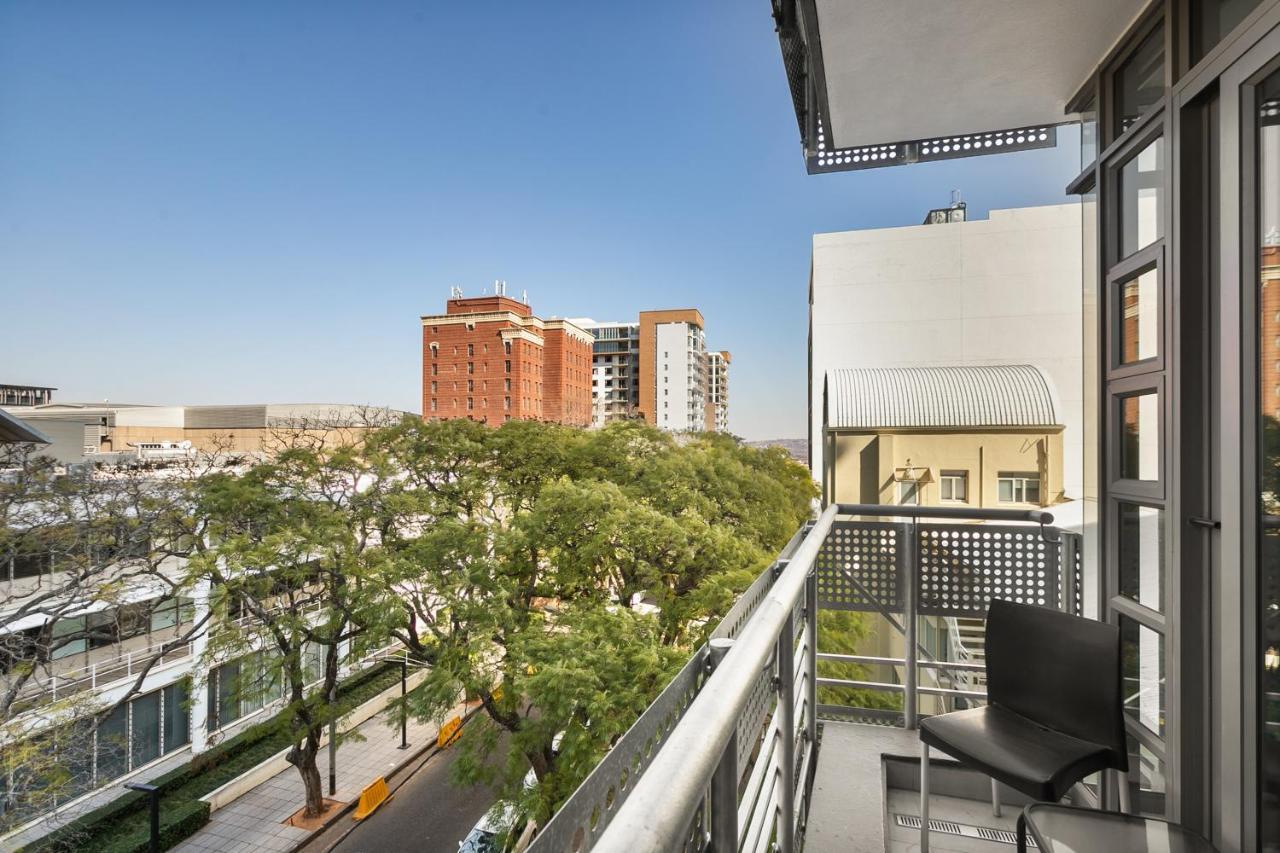 Easy Stay - The Median Rosebank Johannesburg Dış mekan fotoğraf